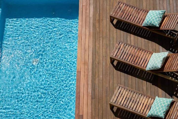 Bed and breakfast for 30 people, with balcony and pool in Barcelona