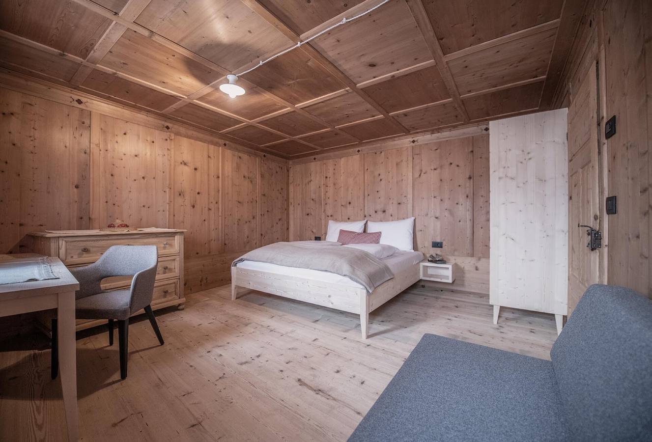 Ganze Wohnung, Ferienwohnung 'Ciasa Somuer - Sorà' mit Bergblick, Balkon und Wlan in Pieve di Marebbe, Enneberg