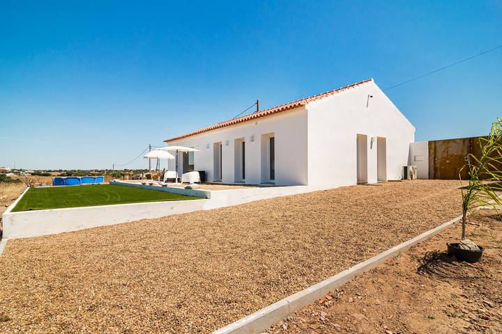 Casa de férias para 6 pessoas, com piscina e jardim e ainda terraço em Portugal