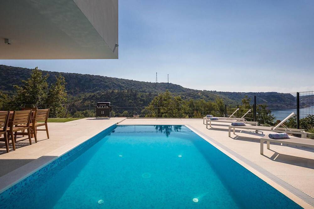 Gorgeous home in Bakarac with private swimming pool, can be inside or outside in Bakarac, Kraljevica