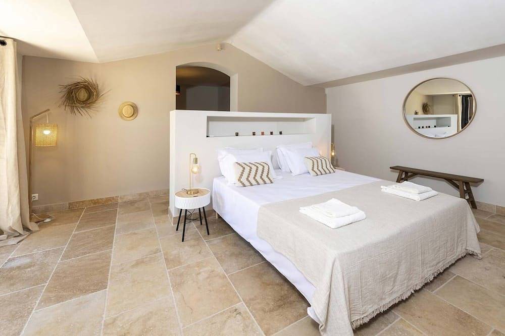 Villa climatisée à Maillane, Alpilles, piscine chauffée, ping-pong, pétanque, billard,... in Maillane, Région d'Arles