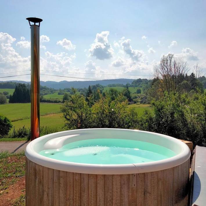Gîte pour 4 personnes, avec Jacuzzi et Terrasse ainsi que Jardin et Vue à Fort-du-Plasne