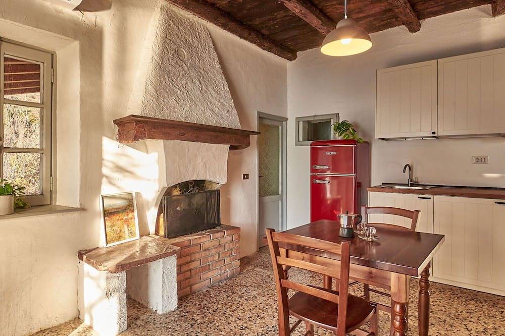 Angenehme Wohnung in einem Ferienhaus mit Klimaanlage, W-Lan, Tv, Terrasse und Haustiere erlaubt in Verginate, Bellano