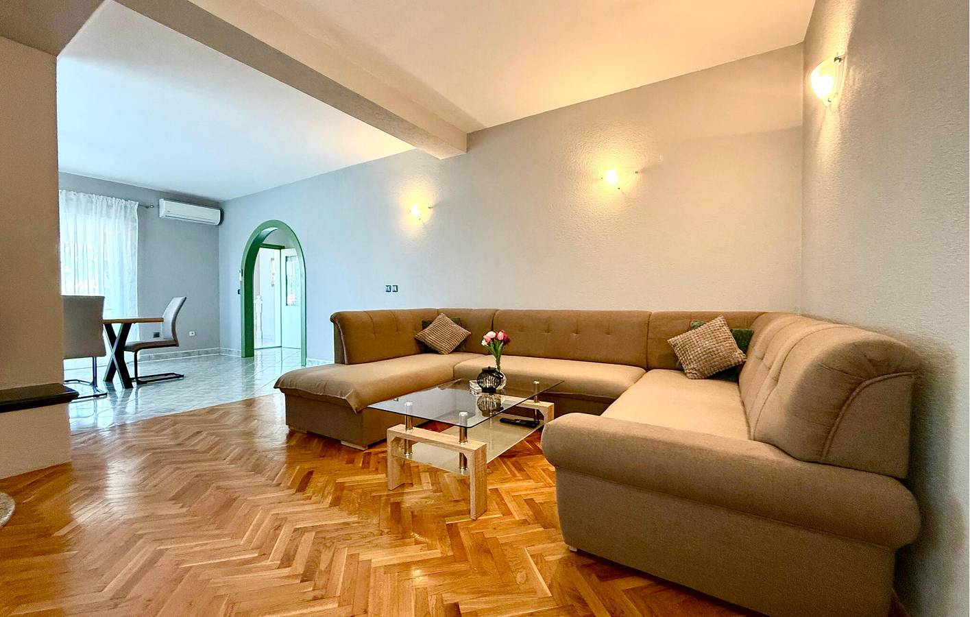 Entire holiday apartment, Holiday apartment for 7 people with garden in Dalmatian Zagora