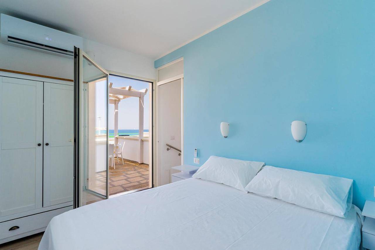Appartamento intero, Three-Bedroom Apartment in Kudetà Baia Verde Lido, Baia Verde