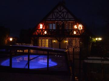 Gîte pour 2 personnes, avec piscine ainsi que terrasse et jardin en Alsace