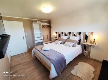 Gîte pour 6 personnes, avec jardin, adapté aux familles à Hinges