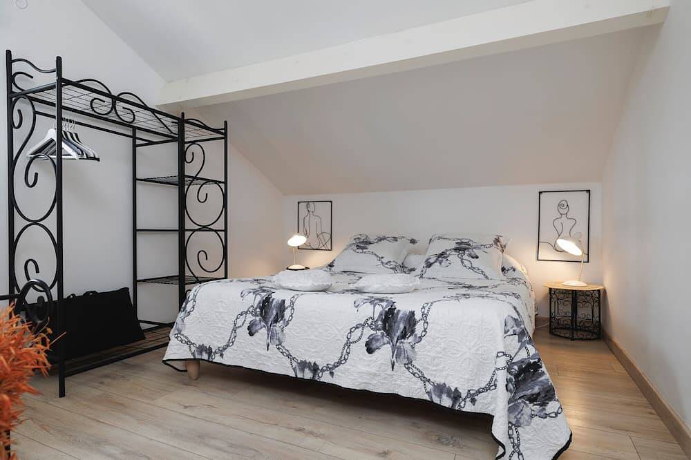 Holiday Home 'Le Petit Prince - Pessac, Bordeaux' with Private Terrace, Wi-Fi and Air Conditioning in Pessac, Bordeaux region