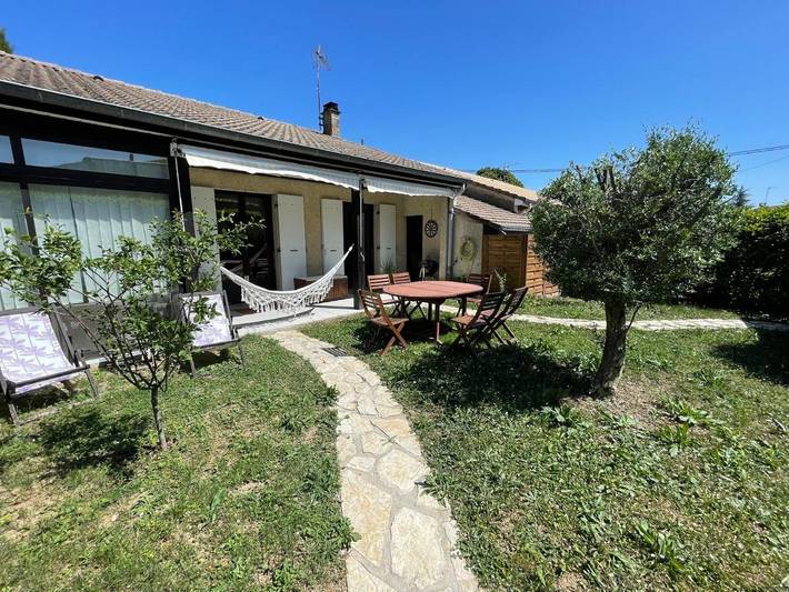 Location de vacances pour 8 personnes, avec Terrasse ainsi que Jardin et Vue à Crest
