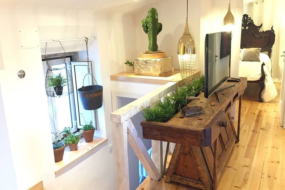 Entire apartment, Alfamasweethome 1 heart of Alfama in Santa Maria Maior, Costa de Lisboa