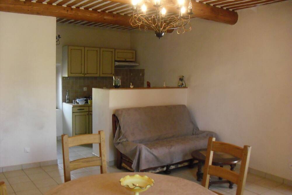 Parc Du Luberon   Dans Un Mas En Pierre A Cabrieres d'Avignon Pres De Gordes in Cabrières-d'Avignon, Parc naturel régional du Luberon