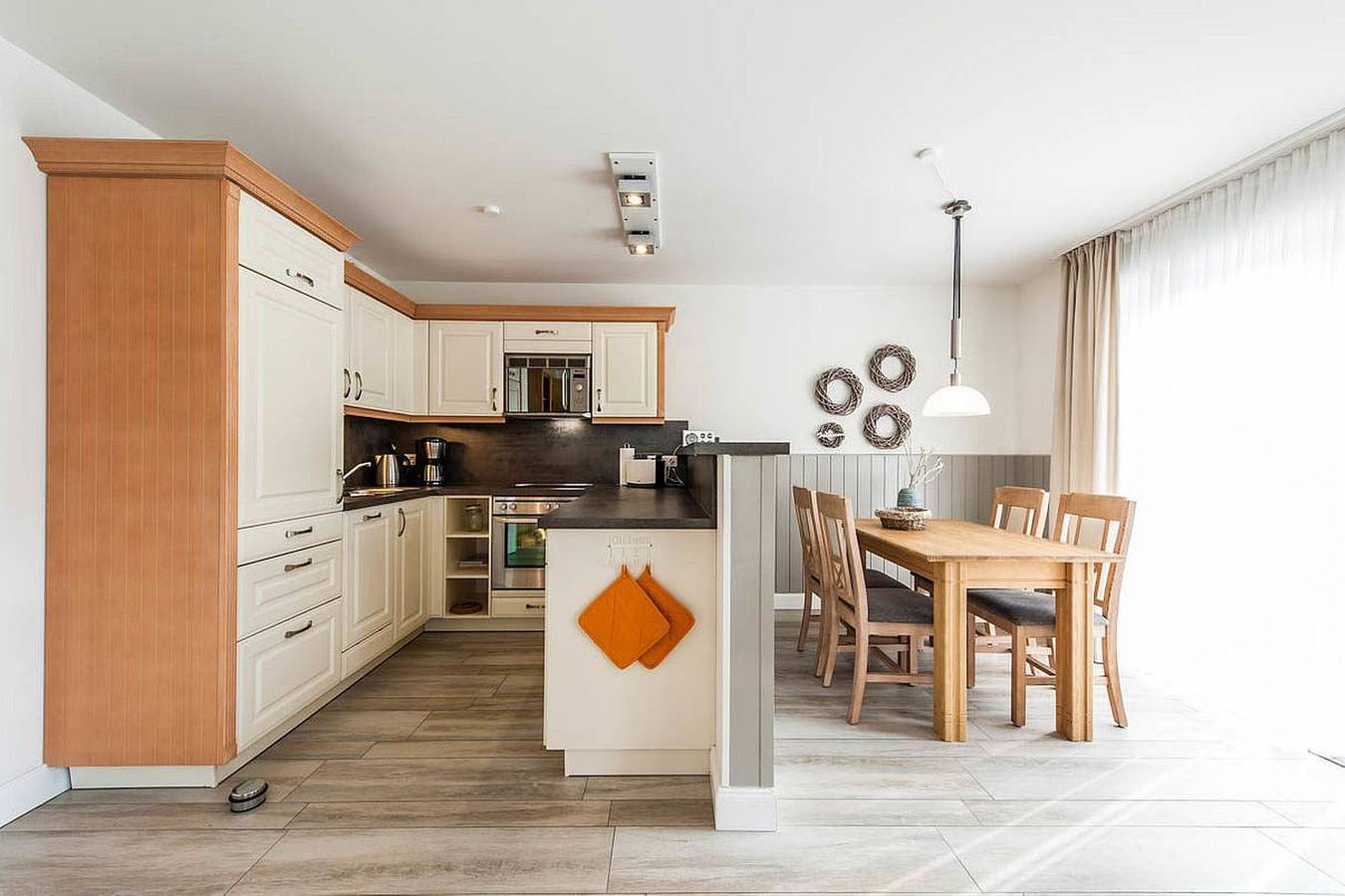 Ganze Wohnung, Wohnen unter Reet - Ferienwohnung für 4 Personen in Büsum, Dithmarschen