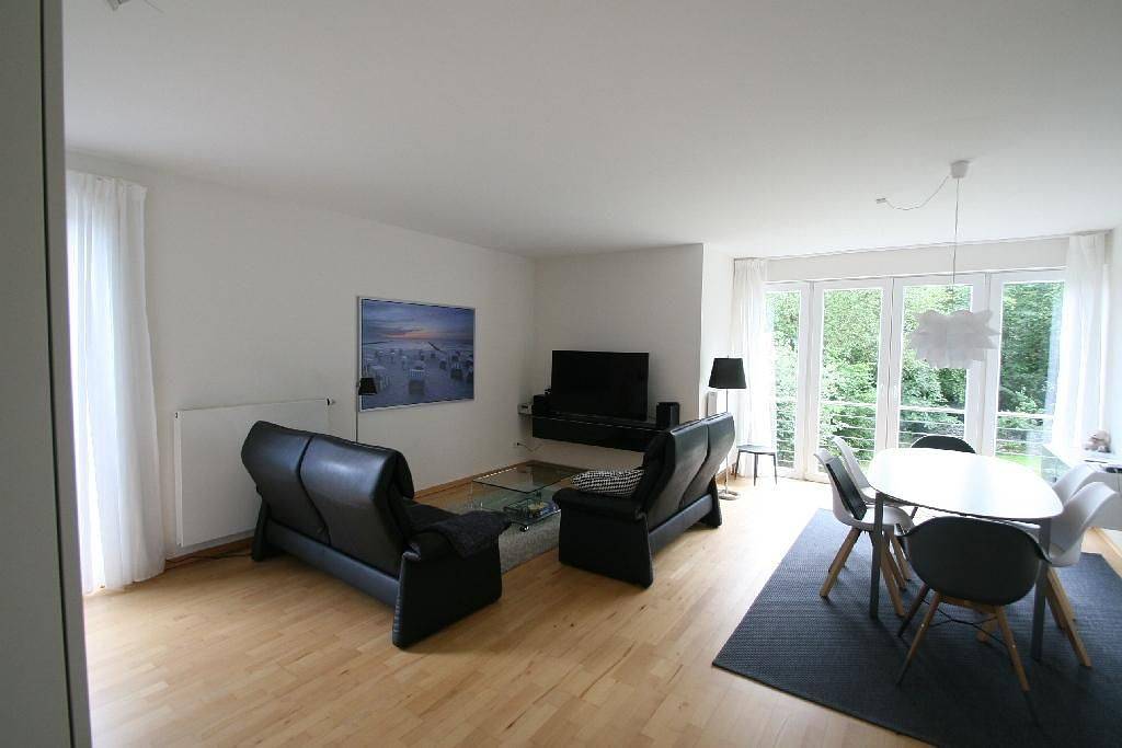 Appartement entier, Helle, moderne Wohnung mit Balkon u. Blick aufs Meer, wenige Minuten zum Strand in Nienhagen, Rostock et ses environs