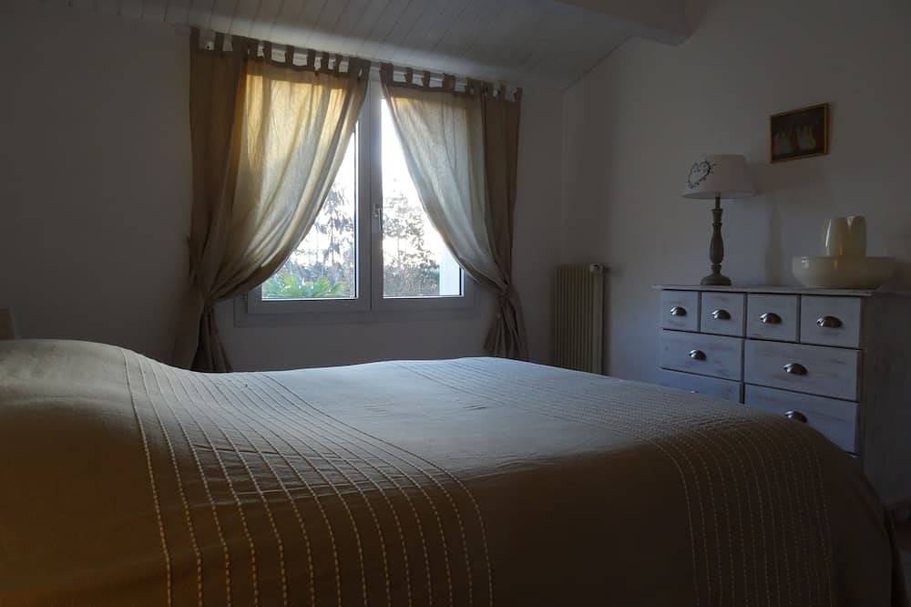 Casa de huéspedes cerca del centro de La Rochelle con piscina climatizada in Puilboreau, Región de La Rochelle