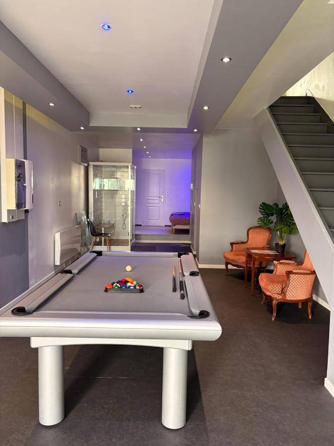 Maison Spacieuse 3 chambres, billard, proche Zénith, in Pérignat-lès-Sarliève, Parc naturel régional des Volcans d'Auvergne