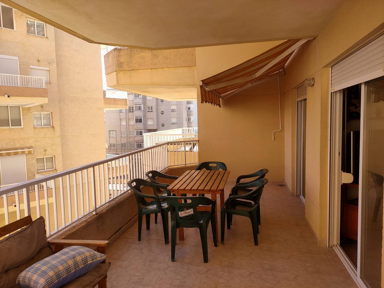 Apartamento entero, 3 dormitorios, grandes bloques, grandísima terraza, baño y aseo, nuevo, funcional, garaje, piscina para qequeños, piscina in Playa Xeraco, Jaraco