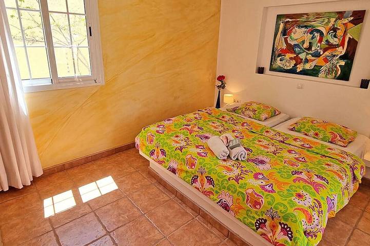 Location de vacances pour 4 personnes, avec terrasse et jardin à La Pared - 3