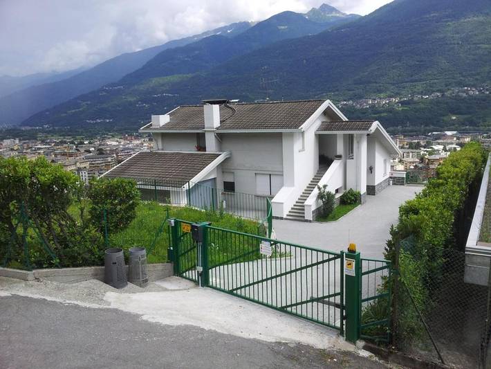 B&b per 6 persone, con Balcone e Terrazza nonché Giardino e Panorama a Sondrio