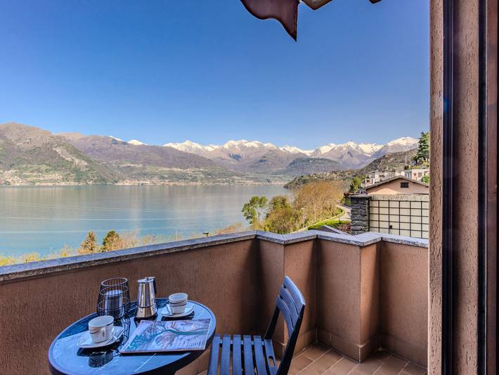 Ferienwohnung für 4 Personen, mit Balkon und Ausblick sowie Seeblick in der Lombardei
