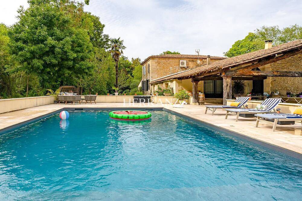 Charming 3-bedroom villa with pool and Ac in fabulous Fronsac accross a river in Fronsac, Région de Libourne
