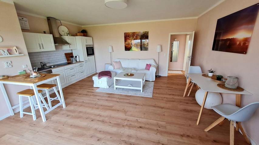 Ganze Wohnung, Apartment „Seeblick“ mit Seeblick, privater Terrasse und Wlan in Klein Upahl, Naturpark Nossentiner/Schwinzer Heide