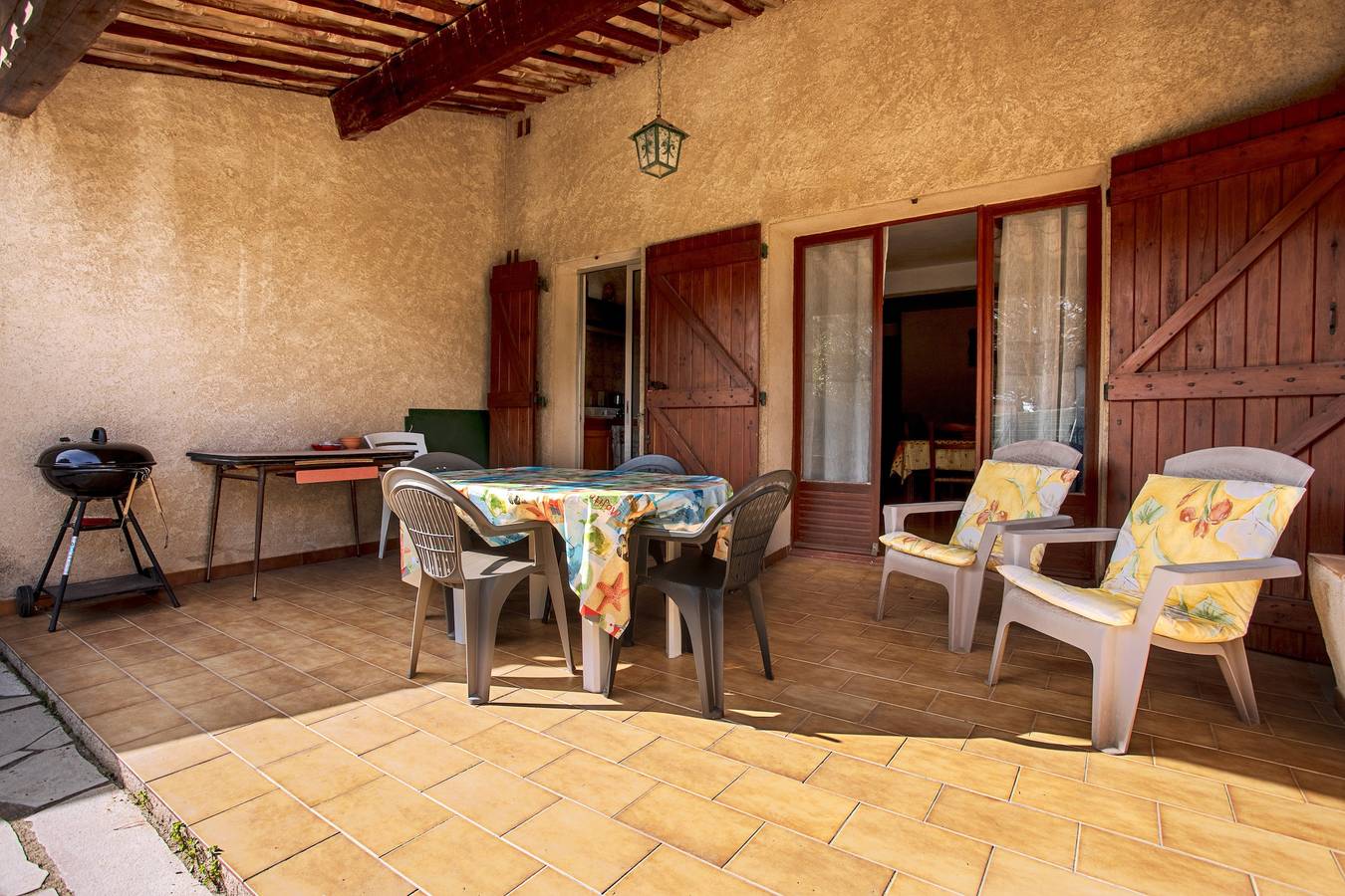 Entire apartment, Apartment 'Appartement Lei Jas' with Private Terrace, Private Garden and Wi-Fi in Sainte-Maxime, Mediterranean Coast (France)