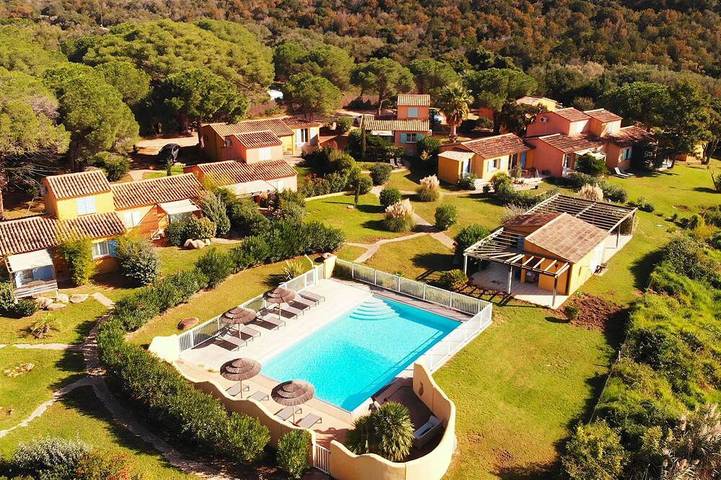 Villa für 4 Personen, mit Garten und Pool - 1
