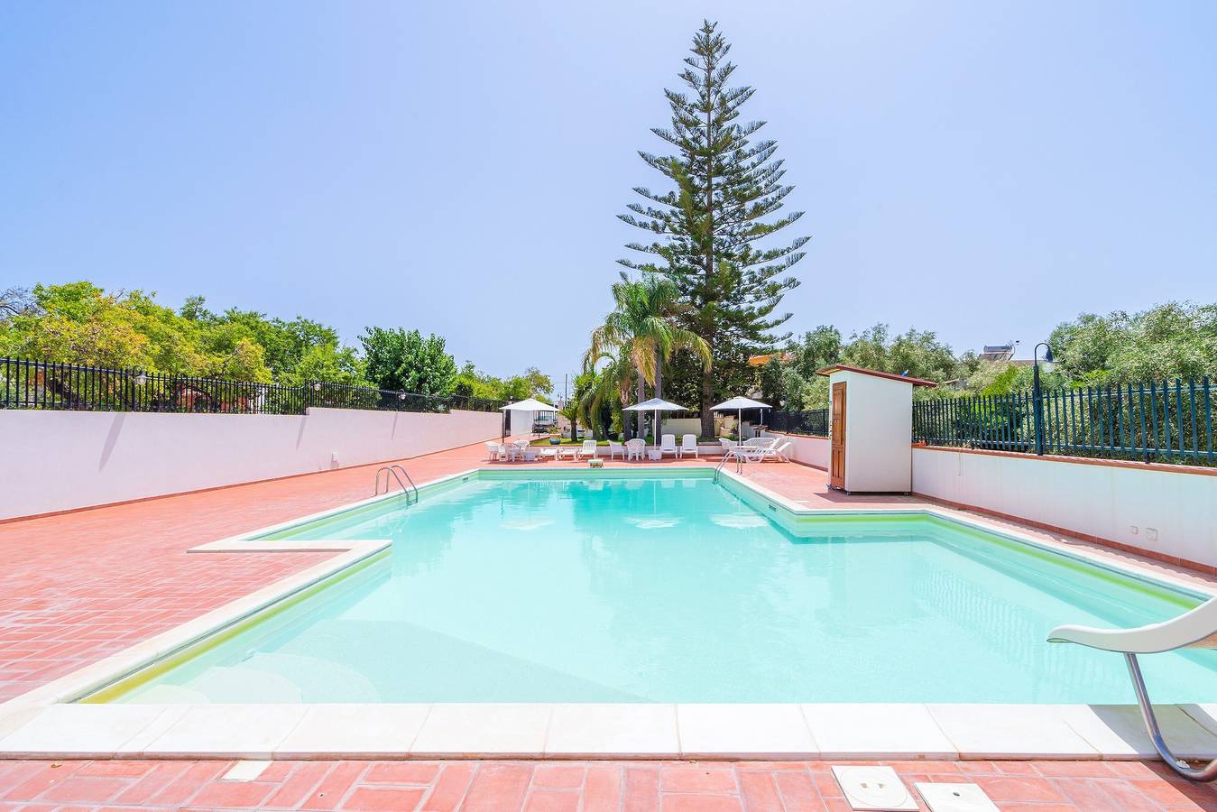 Ganze Wohnung, Ferienwohnung 'Mini Appartamento In Villa' mit Gemeinschaftspool, Gemeinschaftsgarten und Wlan in Noto, Noto und Umgebung