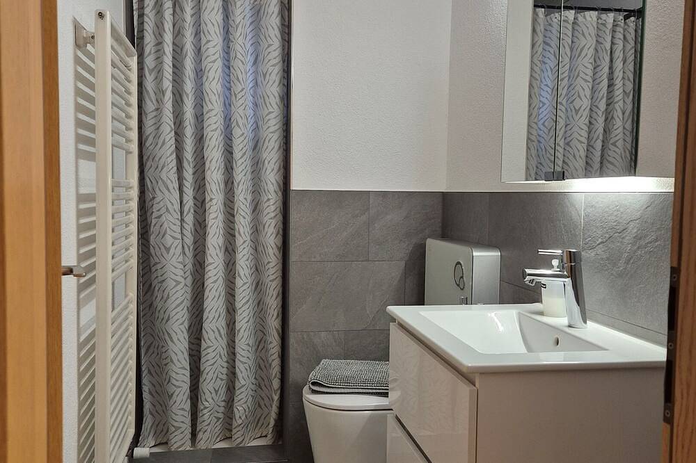 Apartamento entero, Apartment for 3, close to Zürich and Luzern, free private parking in Wohlen, Aargau-Basel