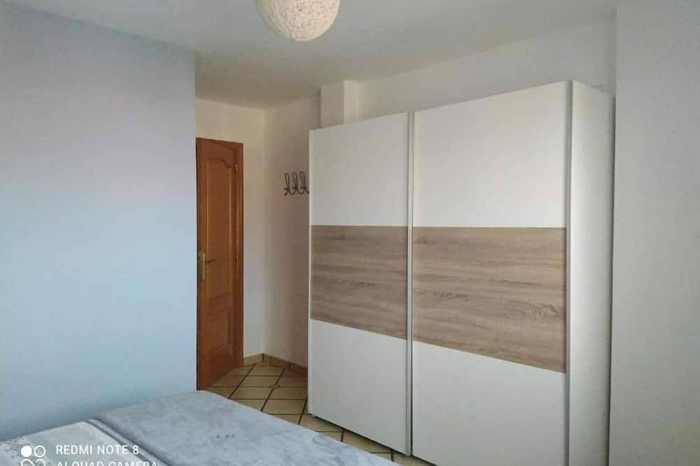 Entire apartment, In the Grove center, ideal for telecommuting, romantic getaways and couples. in O Grove, Rías Baixas