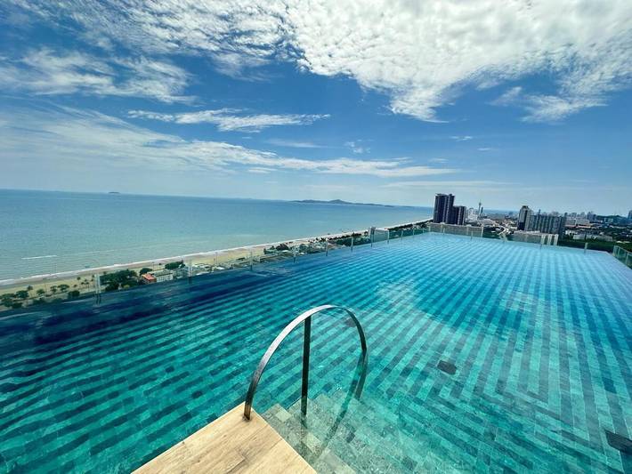 Ferielejlighed for 2 personer, med sauna og pool samt have, husdyr tilladt i Pattaya