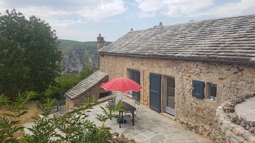 Gîte pour 4 personnes, avec terrasse et jardin