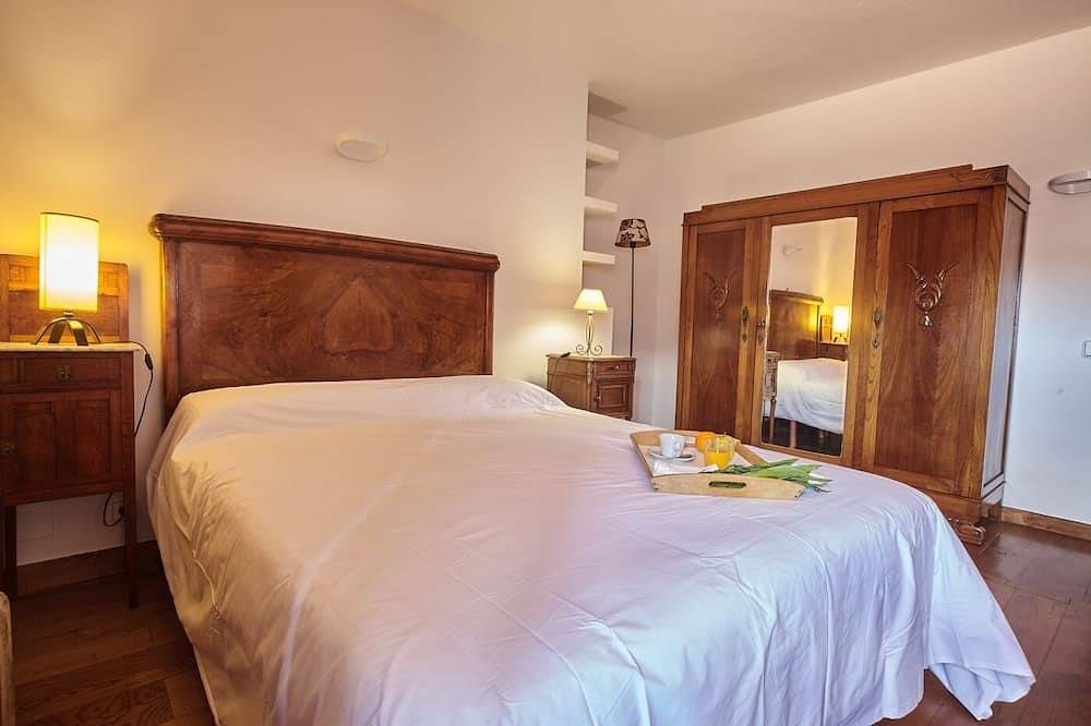 Home in Oreña · 8 bedrooms · 11 beds · 8 baths in Alfoz de Lloredo, Cantabrian Coast