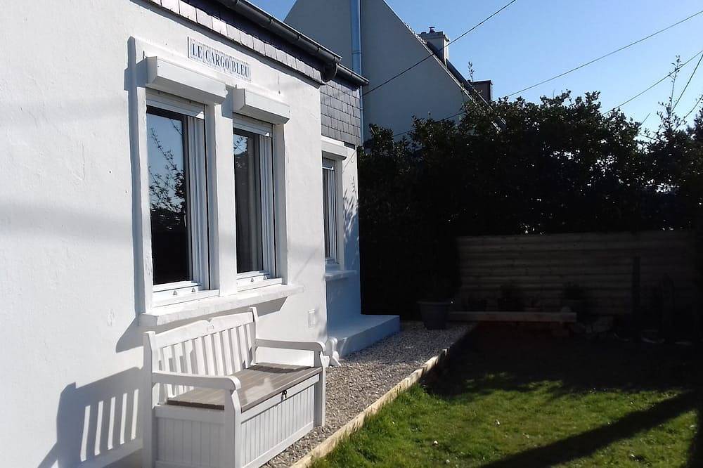 Small house close to the Plouarzel beach in Plouarzel, Brest region