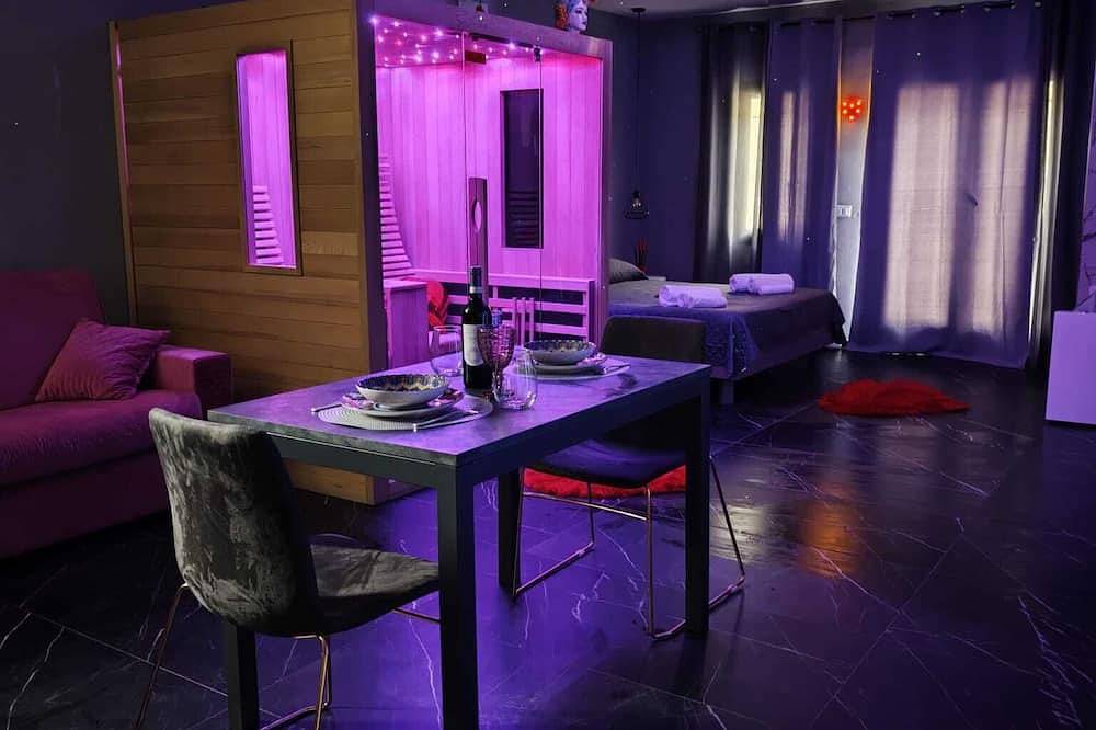 Entire apartment, Euphoria Infinity Suite with Jacuzzi and Sauna in Porto Empedocle, Agrigento Province