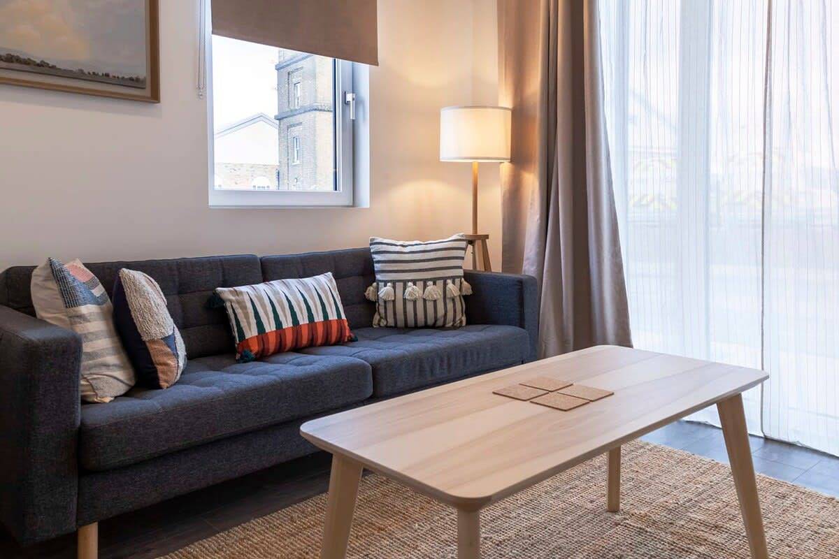 Apartamento entero, 1Br Apartment w Balcony | near Ashford Town Center in Ashford, Región de Ashford