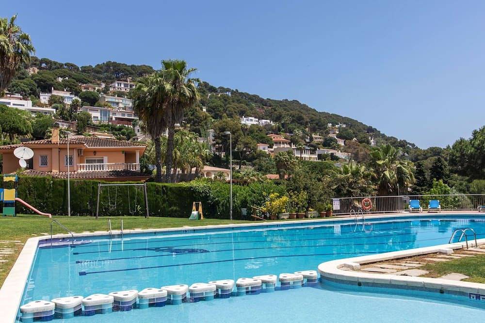 Entire apartment, Cosy apartment for 6 people with Wifi, pool, Tv, terrace and pets allowed in Cala San Francisco, Blanes