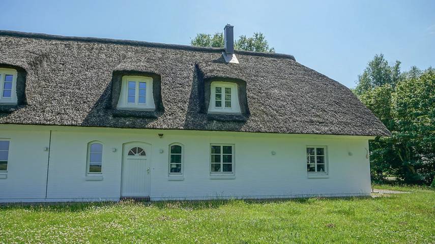 Ferienhaus für 14 Personen, mit Whirlpool und Terrasse sowie Garten und Sauna