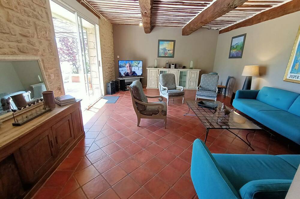 In Provence, large private property with swimming pool for 8 to 15 adults in Carpentras, Vaucluse