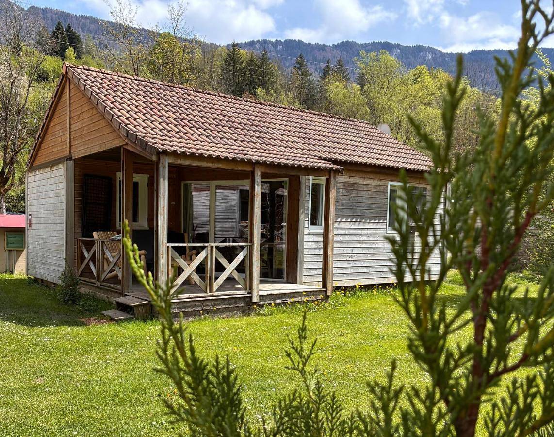 Le Valserine - Camping éco responsable in Chézery-Forens, Parc naturel régional du Haut-Jura