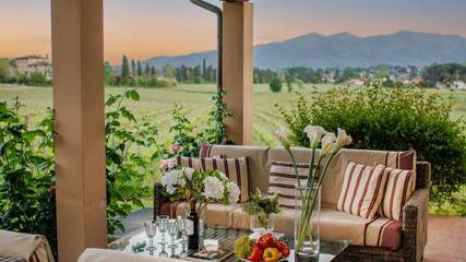 Villa for 6 Guests in Lucca, Colline Lucchesi, Picture 2