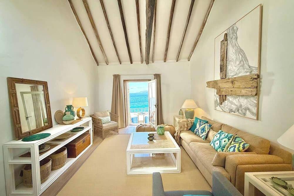 Casa Malena, Seafront with Private Pool in Las Aguas, San Juan de la Rambla