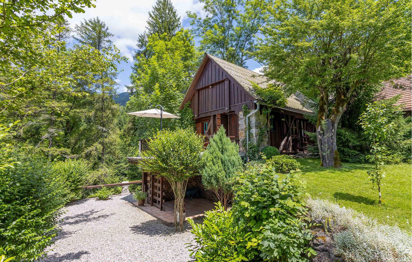 Encantador apartamento con terraza, barbacoa y wifi cerca del río Kolpa-Kupa in Condado de Primorje-Gorski Kotar