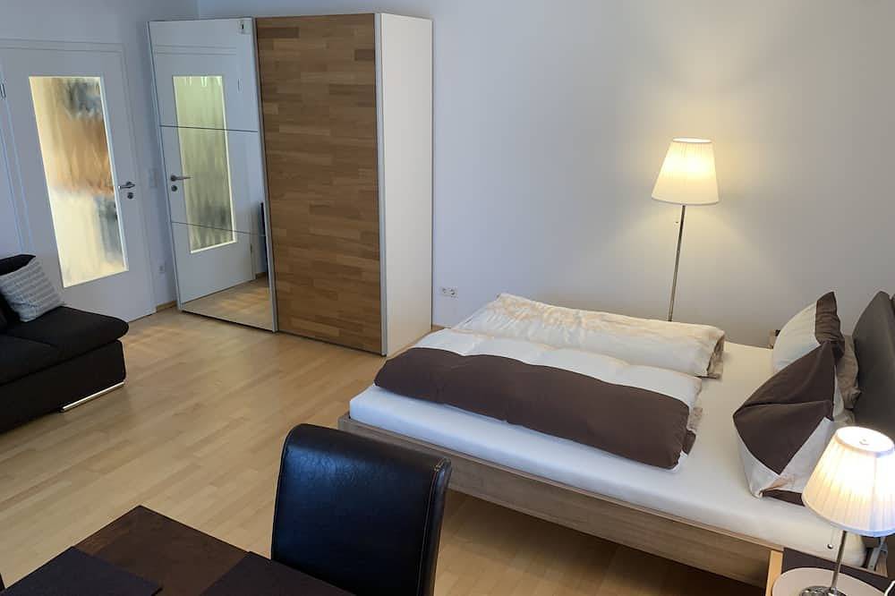 Entire apartment, Comfortably furnished vacation apartment (40 sqm) in a quiet residential area in Lauf an der Pegnitz, Frankenalb