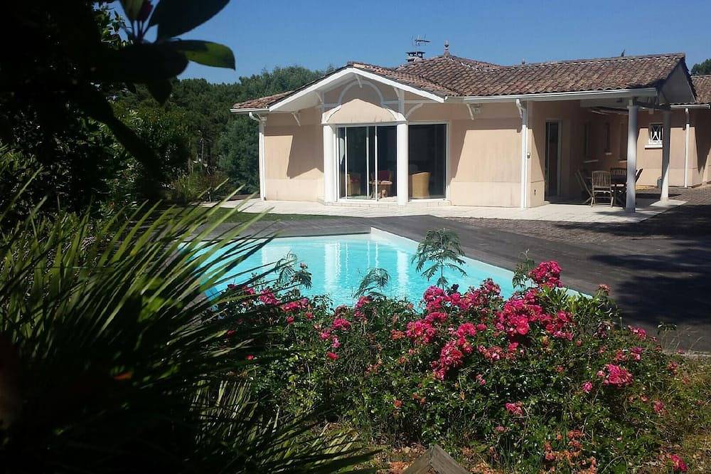 Pyla sur Mer Belle Villa  4 chambres avec piscine idéalement située au calme in Pyla-sur-Mer, La Teste-de-Buch