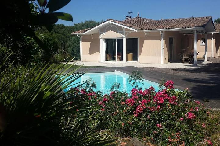 Villa pour 8 personnes, avec terrasse et jardin - 1