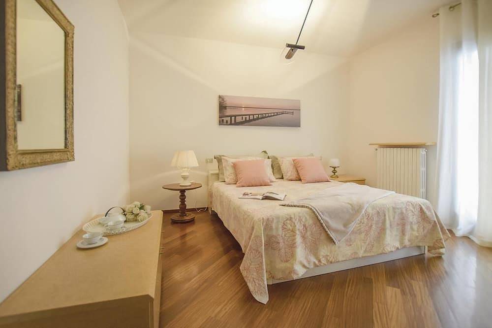 Awesome home in Sarnico -Bg- with house sea view in Sarnico, Lago d'Iseo