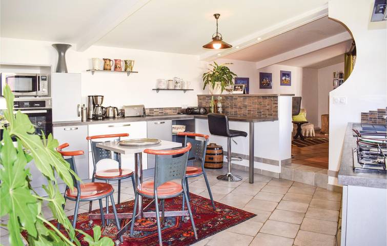 Appartement en bord de mer avec parking, WiFi et jardin. in Le Dossen, Santec