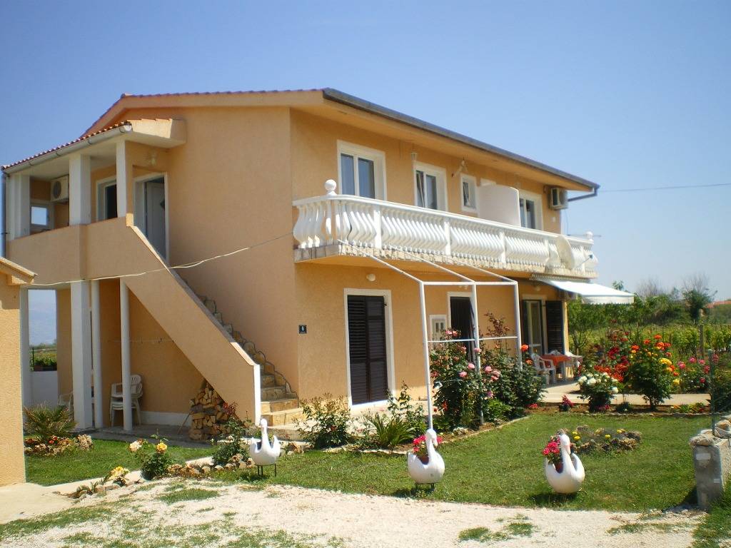 Cijeli apartman, Ferienwohnung in Privlaka mit Meerblick, Balkon, Klimaanlage, W-Lan (667-1) in Privlaka, Zadarska županija