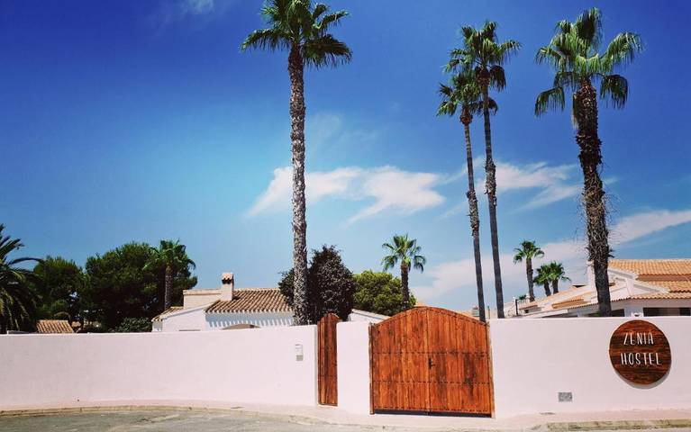 Location de vacances pour 20 personnes, avec piscine et vue ainsi que terrasse et jardin dans Playa Flamenca - 2